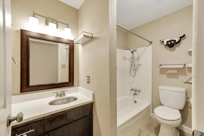 Building Photo - 1467 S Meadows Dr