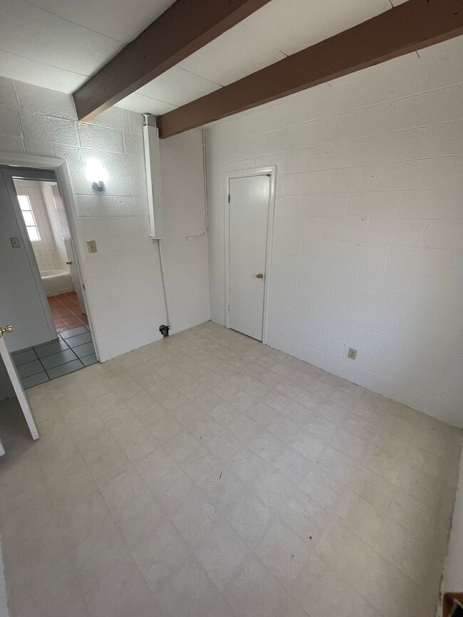 Building Photo - Cute 3-bedroom, 1-bathroom Home
