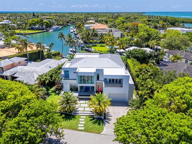 Building Photo - 420 Island Dr
