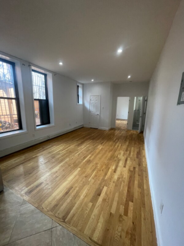Building Photo - 460 Throop Ave