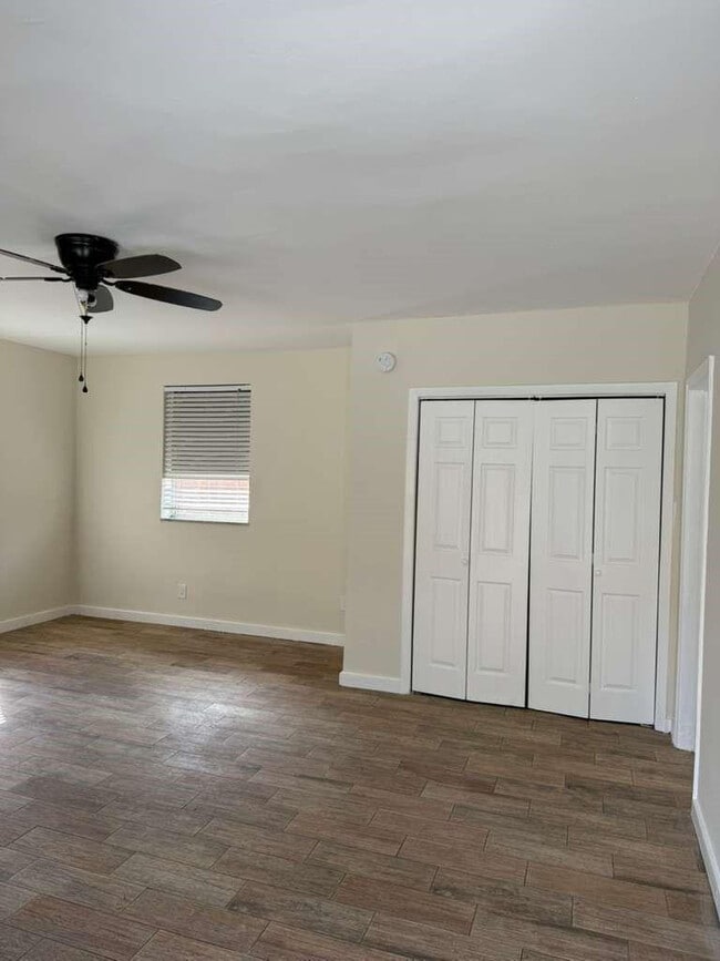 Building Photo - 126 SE 10th St