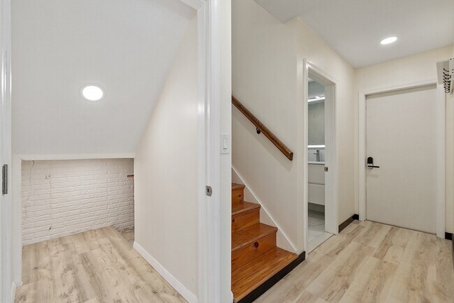 Building Photo - 9 West Rd