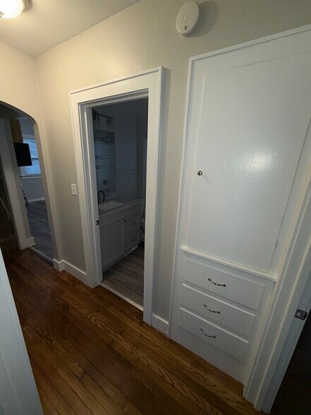 Building Photo - 64 Herbert St SW