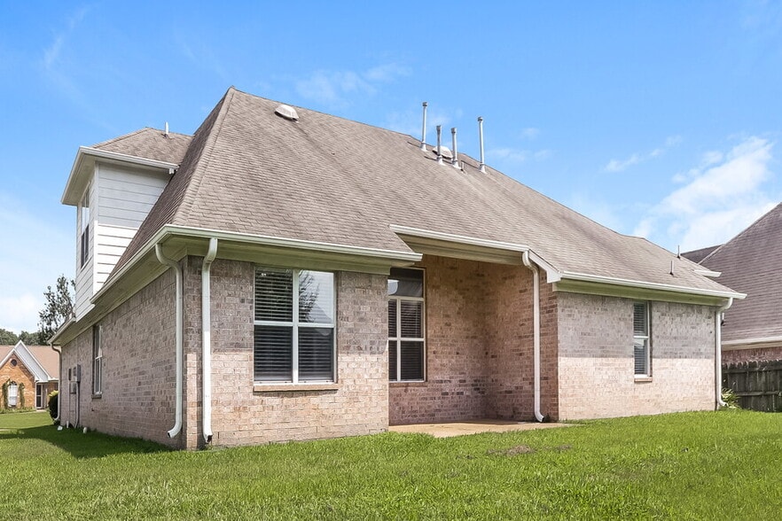 Building Photo - 6181 Braybourne Main