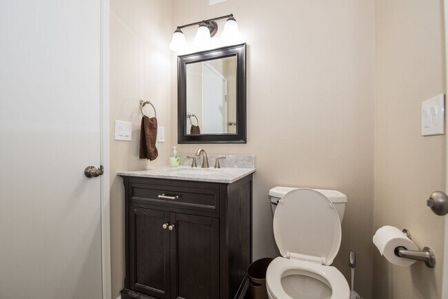 Building Photo - Welcome to this stunning 4-bedroom, 3-bathroom home in Tierrasanta