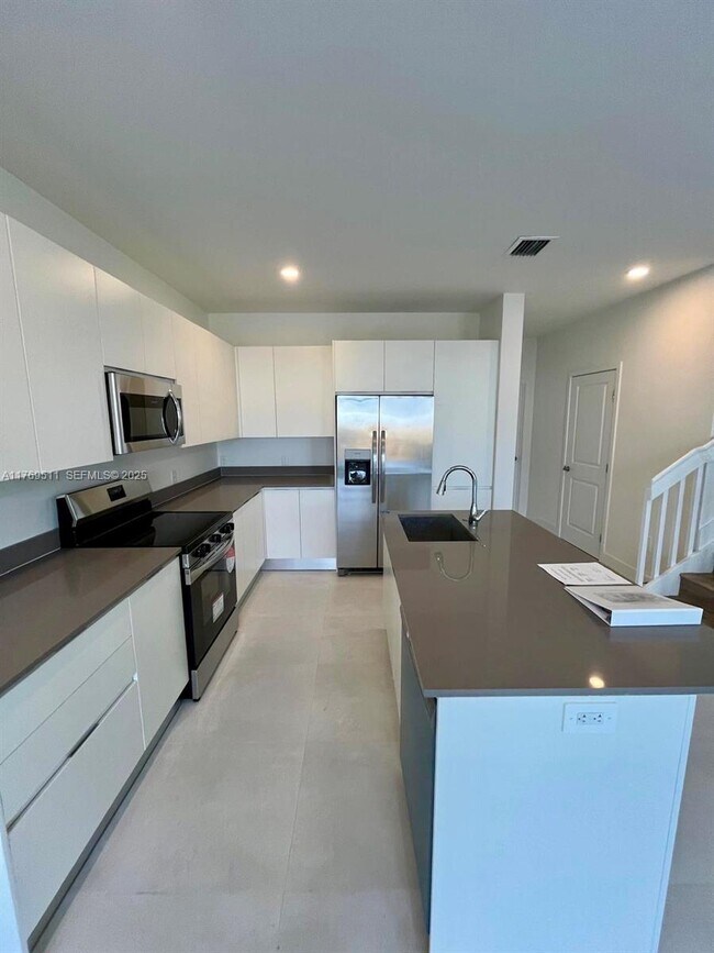 Building Photo - 1280 N Flagler Ave