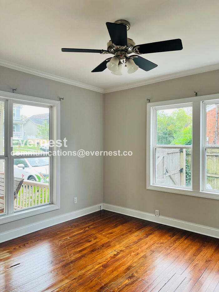 Building Photo - 2913 Davis Ave