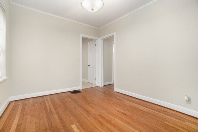 Building Photo - 2 bdrm, 1 bath near Emory and the CDC.