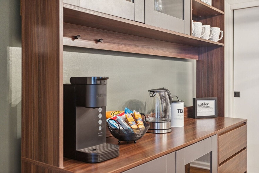 Building Photo - 425 Plantation Rd SW