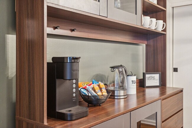 Building Photo - 425 Plantation Rd SW