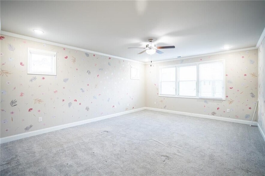 Building Photo - 2215 Manor Pointe Dr