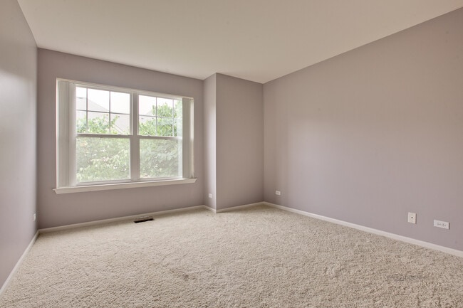 Building Photo - 1435 N Pinehurst Dr