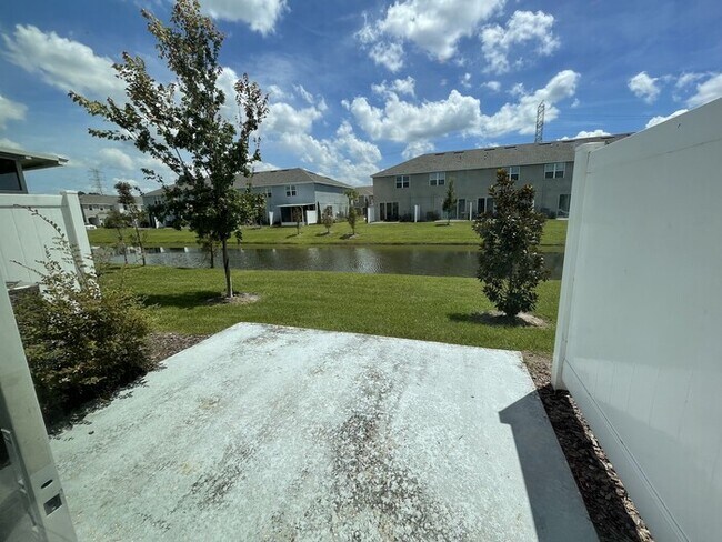 Building Photo - Coming Soon! Spacious 3/2.5 Townhome with ...