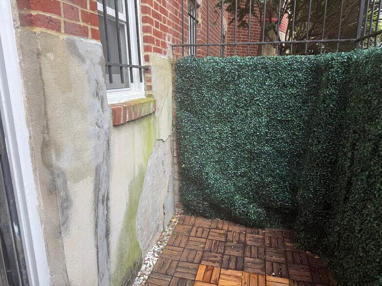 Building Photo - 1202 E Capitol St NE