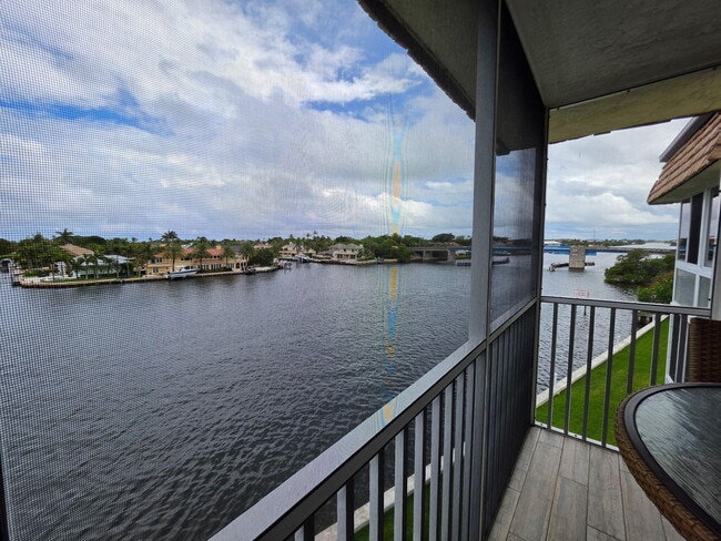 Building Photo - 650 Snug Harbor Dr