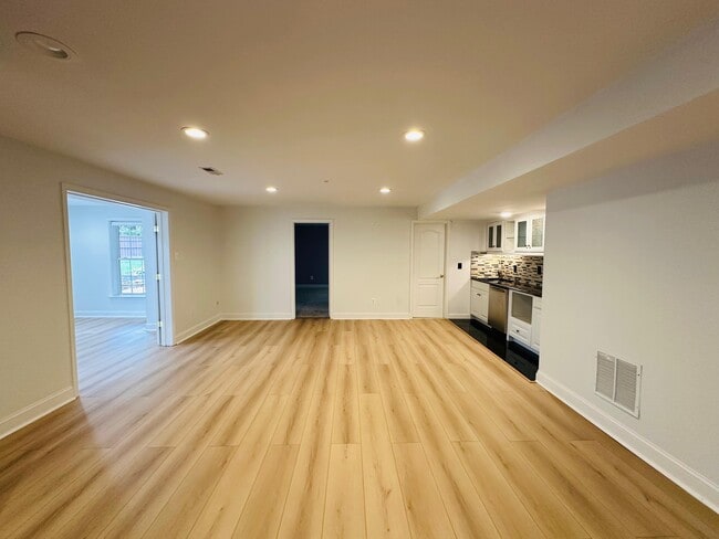 Building Photo - 21424 Glebe View Dr