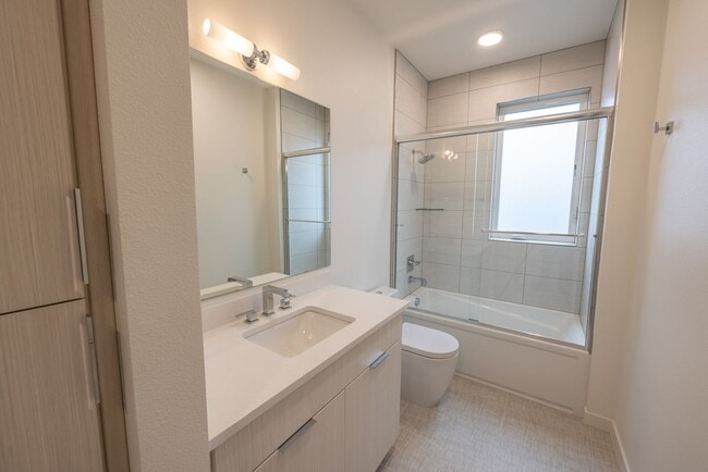 Building Photo - Riverside Townhomes - Waterfront Living in Vancouver