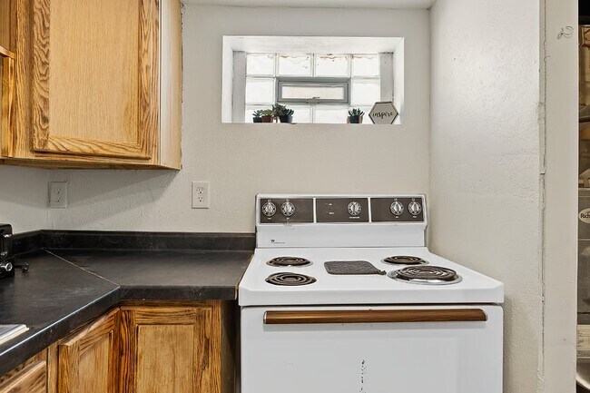 Building Photo - 718 East Blvd