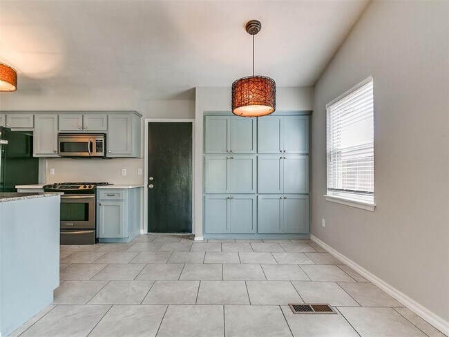 Building Photo - 117 Sonora