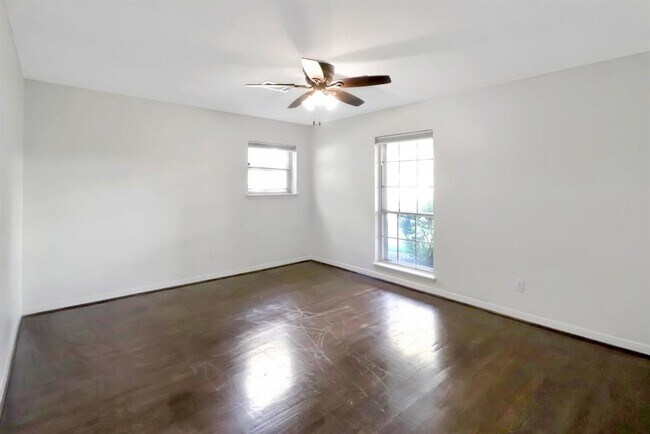 Building Photo - 5602 Sylmar Rd