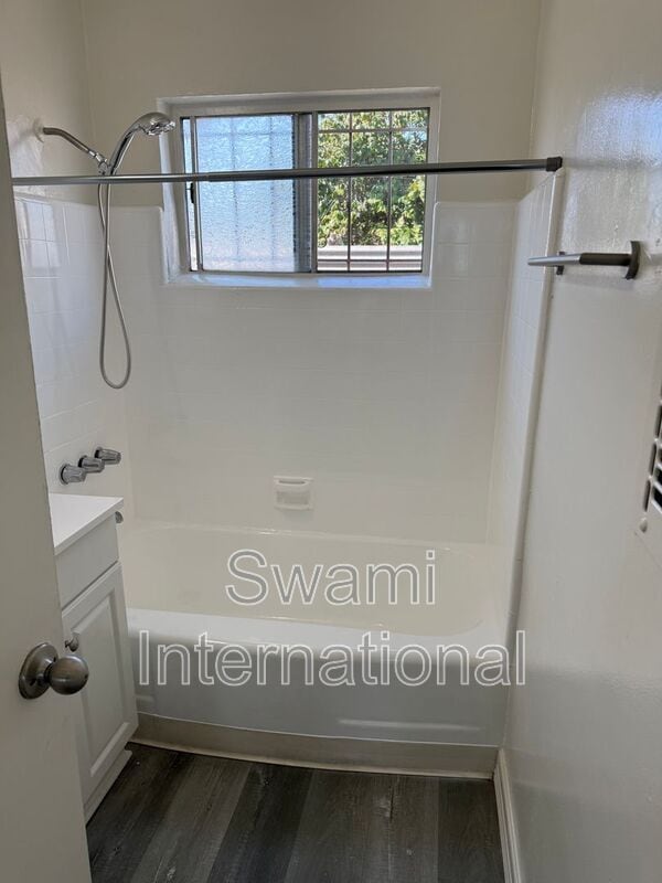 Building Photo - 1102 1/2 W. 92nd St.