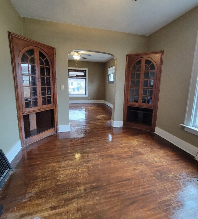 Building Photo - 1024 S 4th Ave