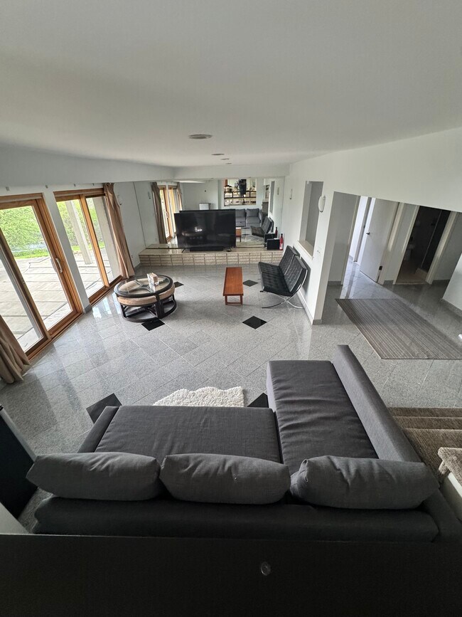 Building Photo - 3848 McDivitt Dr