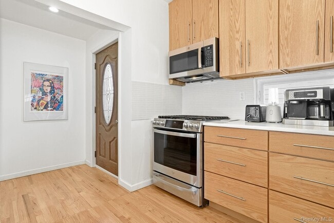 Building Photo - 11 S Cedar St