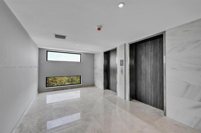 Building Photo - 840 NE 130th St