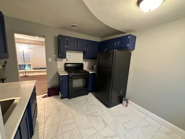 Building Photo - Adorable 3-Bedroom Home with Modern Comfor...