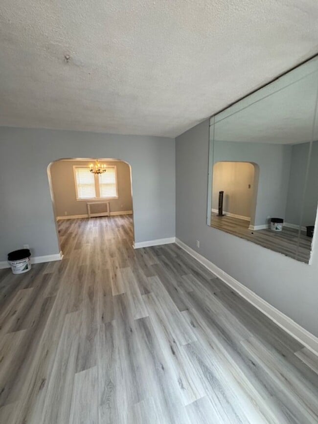 Building Photo - 3BED 2BATH FINISHED BASEMENT $1650/MONTH!