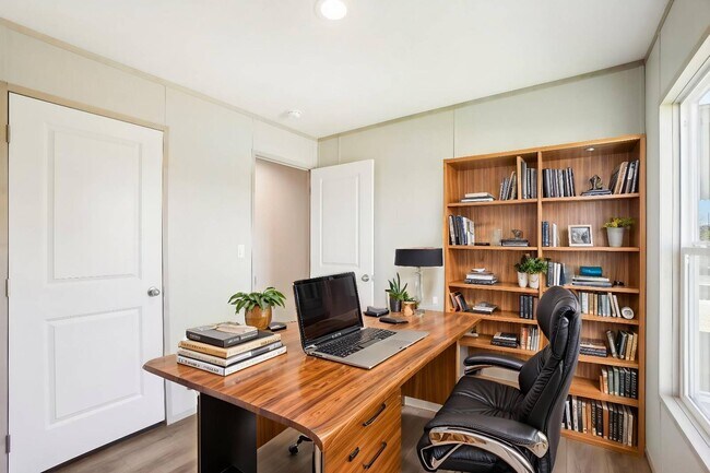 Building Photo - 1800 Oak Grove Rd E