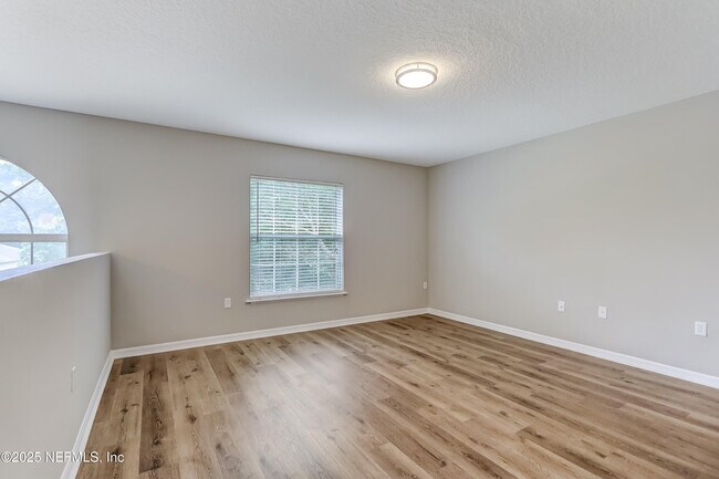 Building Photo - 172 King Arthur Ct