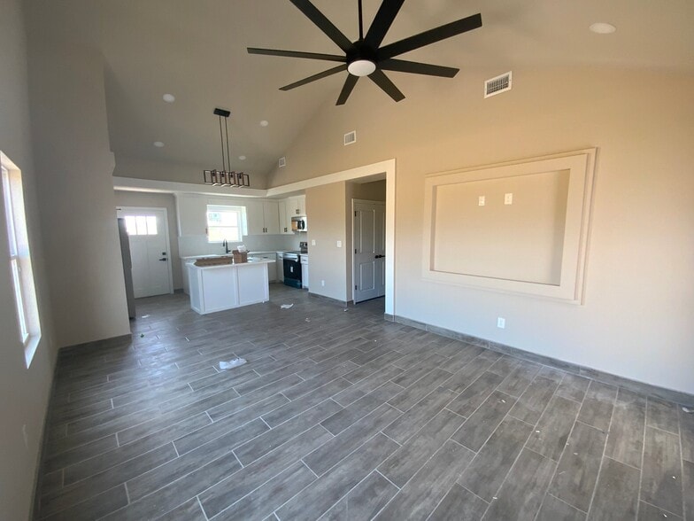 Building Photo - 508 Hope Dr