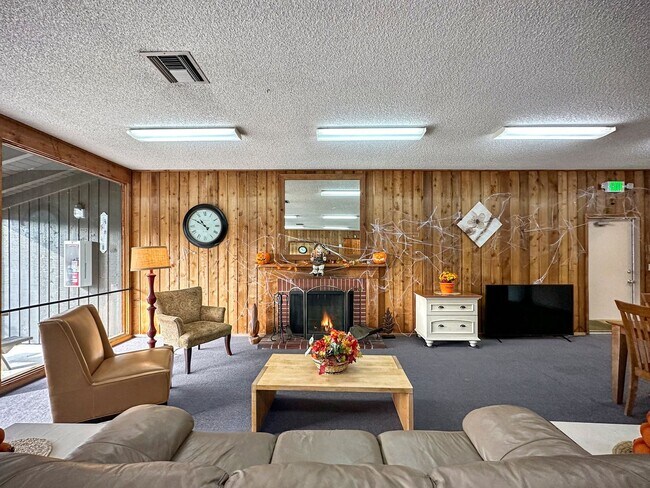 Building Photo - North Tacoma Condo Living | 2 Bed, 1.5 Bath End-Unit | Great Amenities!