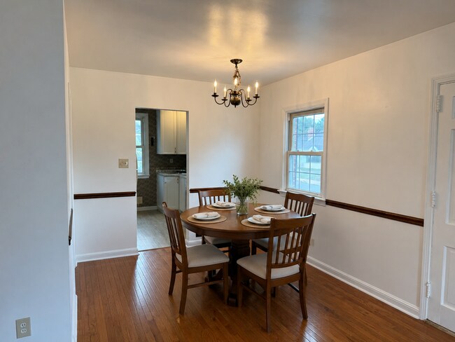 Building Photo - Beautiful 3 Bedroom 1 bathroom Cape Cod with Bonus Room!