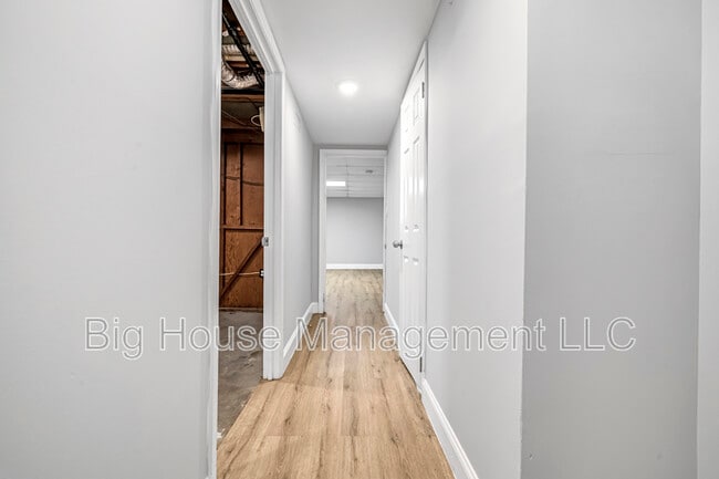 Building Photo - 2107 Hawthorne Rd