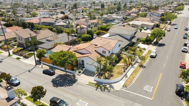 Building Photo - 1660 Catalina Ave