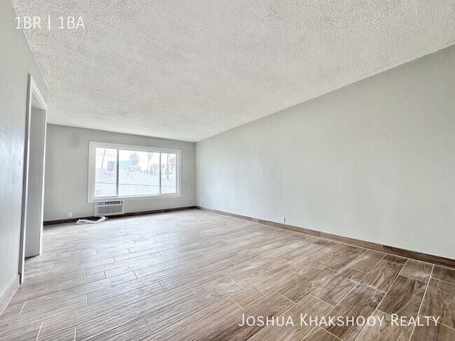 Building Photo - 450 Normandie Ave