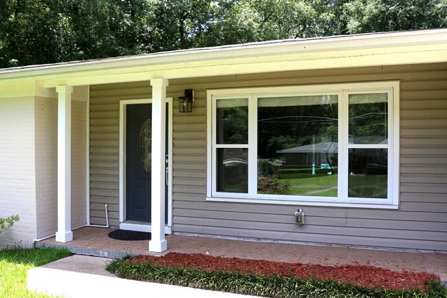 Building Photo - 410 Inglewood Dr