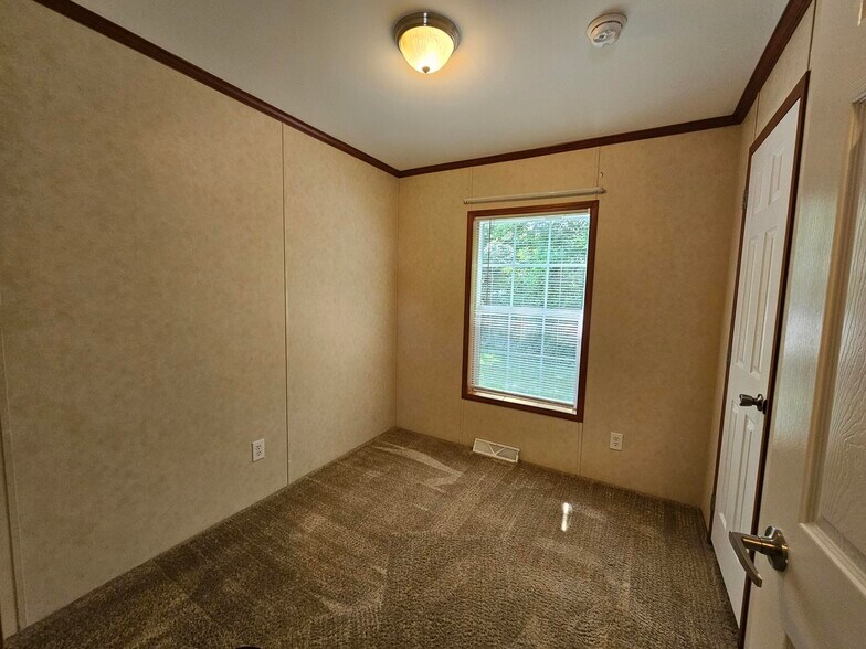 Building Photo - 13 Arbor Pl