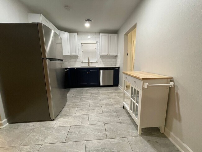 Building Photo - 1201 Norwood Rd