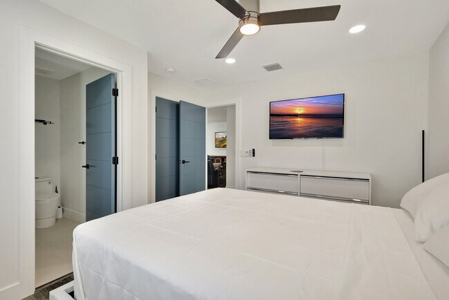 Building Photo - 4278 Gulfstream Rd