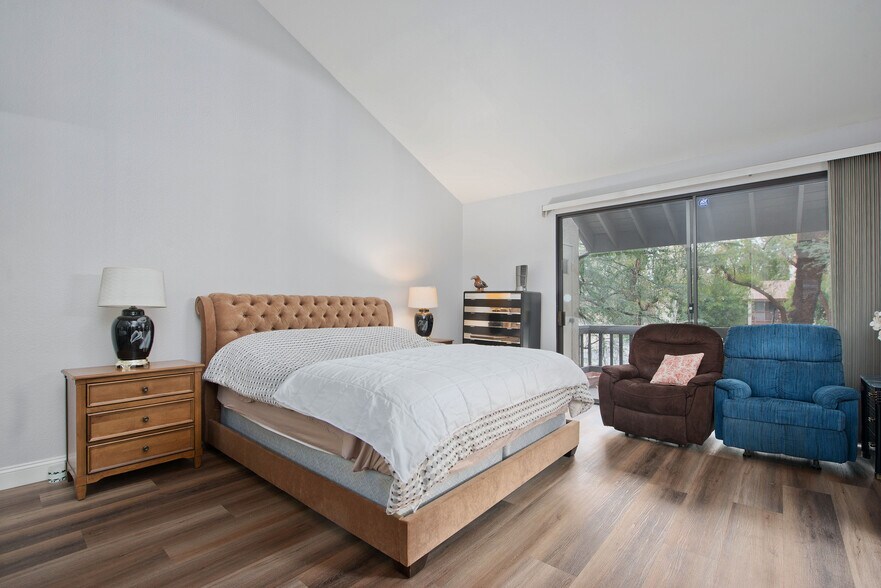 Building Photo - 5711 Owensmouth Ave