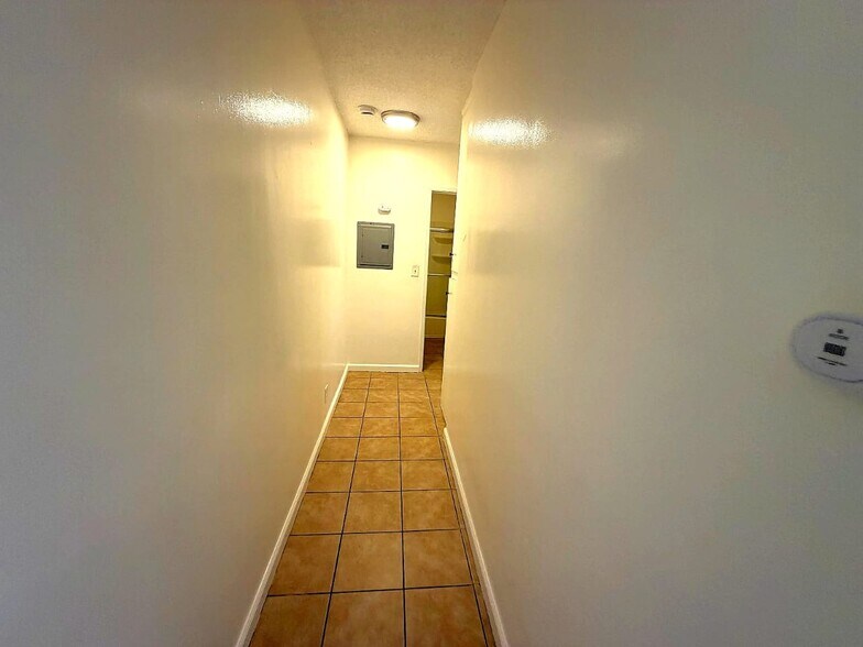 Building Photo - 2672 S Redondo Blvd
