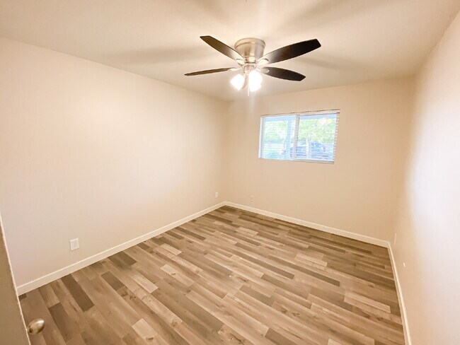 Building Photo - 21 E Alameda Dr