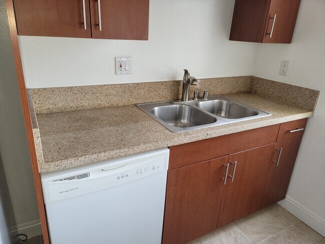 Kitchen Counter - 1421 16th St