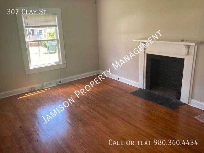 Building Photo - 307 Clay St