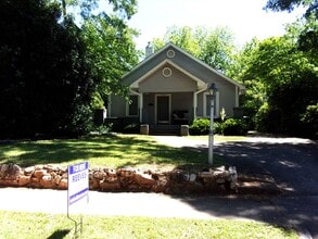 Building Photo - 1024 Park Ave Ext