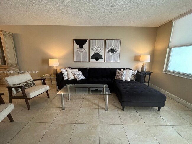 Building Photo - 9511 Collins Ave